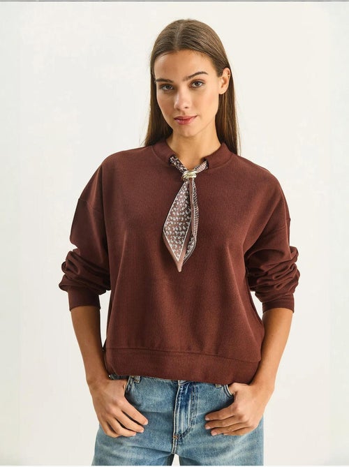 Sweat-shirt côtelé à col rond avec détail d'écharpe - Kiabi Sweat-shirt côtelé à col rond avec détail d'écharpe - Kiabi