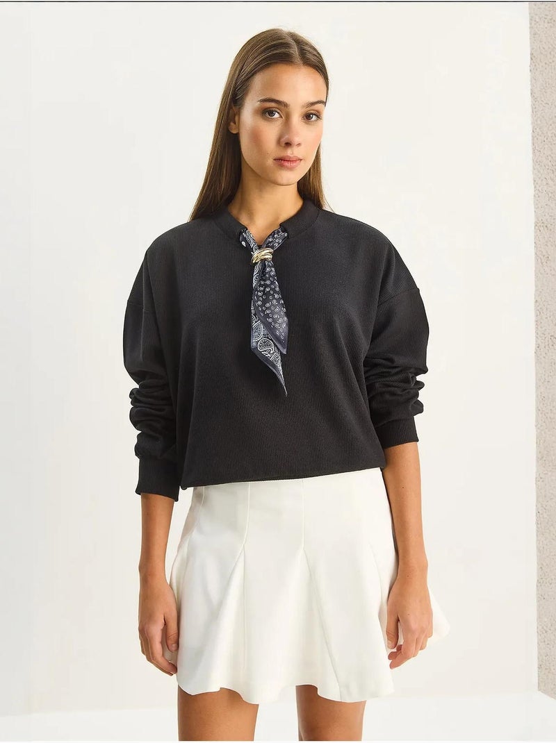 Sweat-shirt côtelé à col rond avec détail d'écharpe Noir - Kiabi