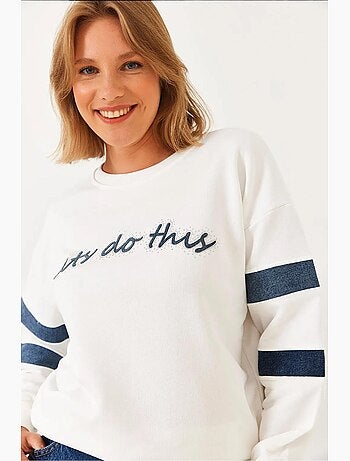 Sweat-shirt en denim rayé orné de pierres lucci