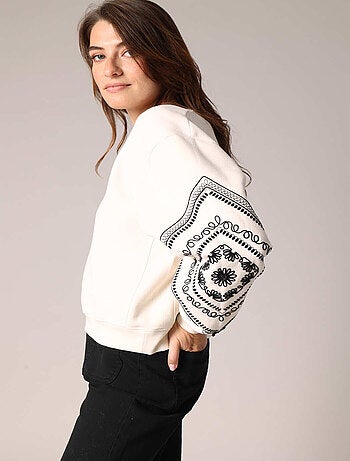 Sweat-shirt en polaire douce à manches longues ballon décorées de motifs brodés
'Deeluxe'