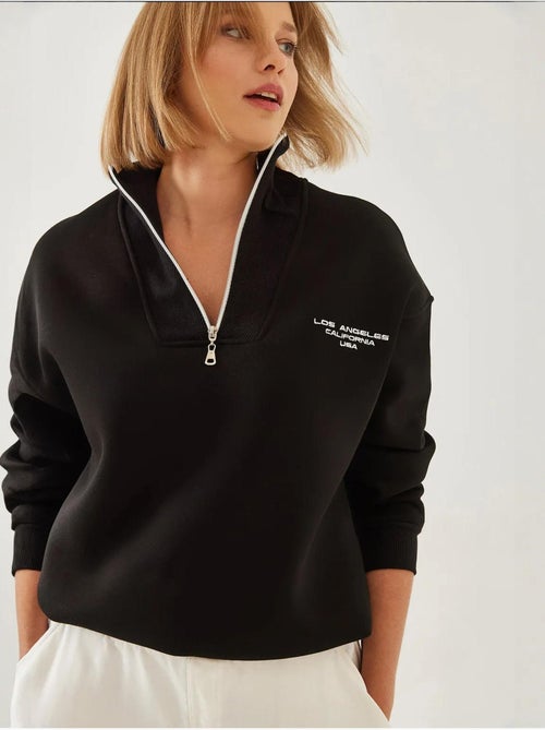 Sweat-shirt oversize brossé à col montant et fermeture éclair lucci - Kiabi Sweat-shirt oversize brossé à col montant et fermeture éclair lucci - Kiabi