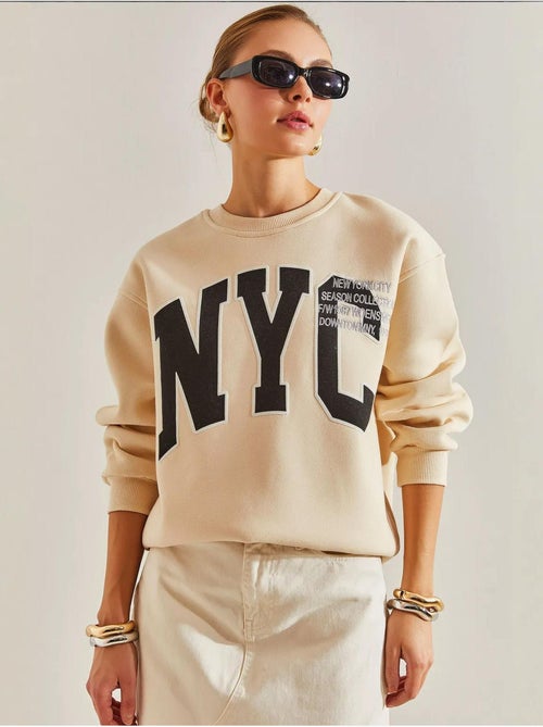 Sweat-shirt oversize imprimé brossé trois plis bianco lucci - Kiabi Sweat-shirt oversize imprimé brossé trois plis bianco lucci - Kiabi