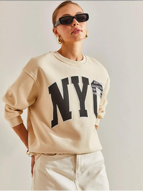 Sweat-shirt oversize imprimé brossé trois plis bianco lucci - Kiabi Sweat-shirt oversize imprimé brossé trois plis bianco lucci - Kiabi