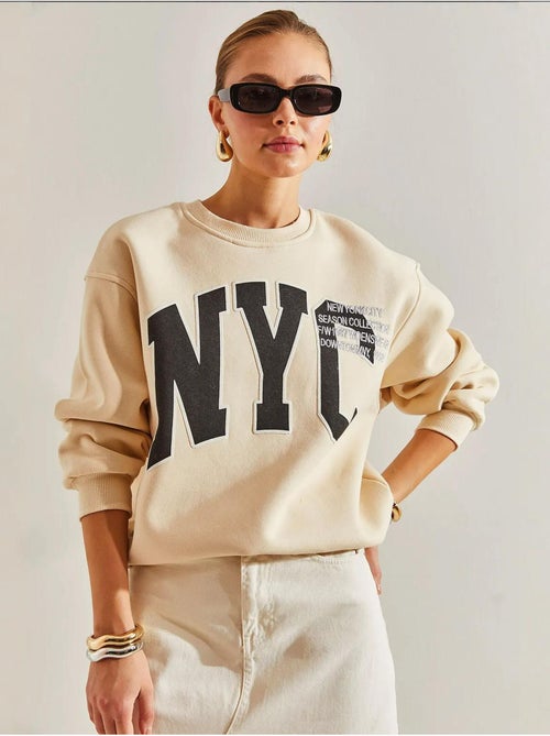 Sweat-shirt oversize imprimé brossé trois plis bianco lucci - Kiabi Sweat-shirt oversize imprimé brossé trois plis bianco lucci - Kiabi