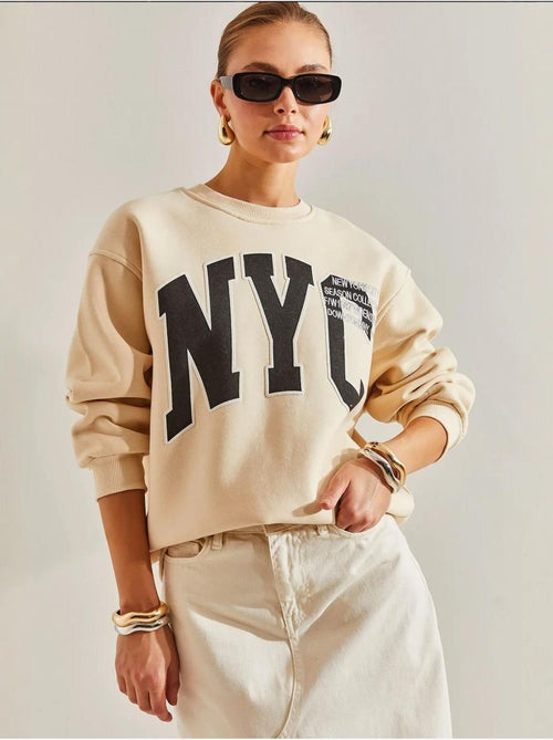Sweat-shirt oversize imprimé brossé trois plis bianco lucci - Kiabi Sweat-shirt oversize imprimé brossé trois plis bianco lucci - Kiabi