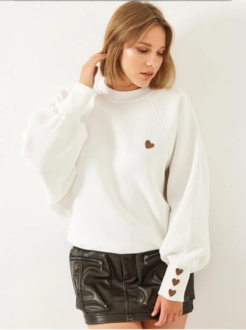 Sweat-shirt ras du cou bianco en tissu brossé triple fil avec cœur brodé lucci - Kiabi Sweat-shirt ras du cou bianco en tissu brossé triple fil avec cœur brodé lucci - Kiabi