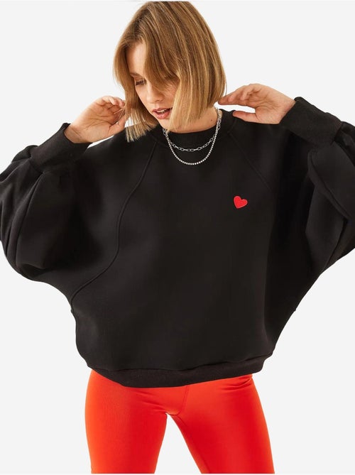 Sweat-shirt ras du cou bianco en tissu brossé triple fil avec cœur brodé lucci - Kiabi Sweat-shirt ras du cou bianco en tissu brossé triple fil avec cœur brodé lucci - Kiabi