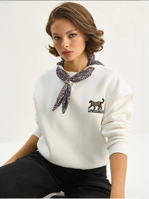 Sweat-shirt ras du cou brodé à imprimé léopard lucci - Kiabi