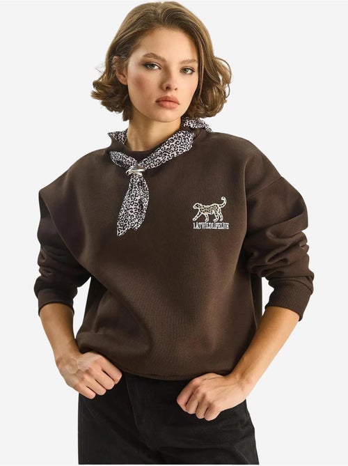 Sweat-shirt ras du cou brodé à imprimé léopard lucci - Kiabi Sweat-shirt ras du cou brodé à imprimé léopard lucci - Kiabi
