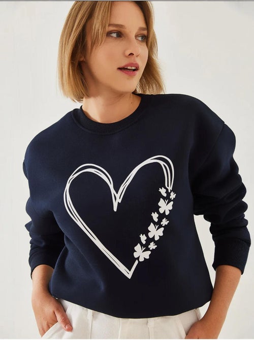 Sweat-shirt ras du cou en fil brossé imprimé cœur lucci - Kiabi Sweat-shirt ras du cou en fil brossé imprimé cœur lucci - Kiabi