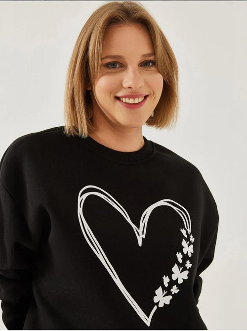 Sweat-shirt ras du cou en fil brossé imprimé cœur lucci - Kiabi Sweat-shirt ras du cou en fil brossé imprimé cœur lucci - Kiabi