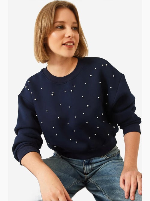 Sweat-shirt ras du cou en tissu brossé triple fil orné de perles lucci - Kiabi Sweat-shirt ras du cou en tissu brossé triple fil orné de perles lucci - Kiabi