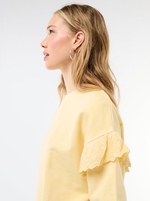 Sweat uni avec volants en borderies anglaises sur les manches - Kiabi