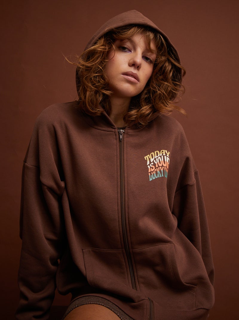 Sweat zippé à capuche 'Today is your lucky day' MARRON - Kiabi
