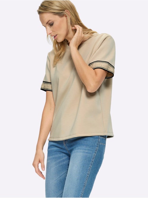 Sweatshirt Détail Décoratif à L'aspect 3d - Taille Standard - Helline - Kiabi Sweatshirt Détail Décoratif à L'aspect 3d - Taille Standard - Helline - Kiabi