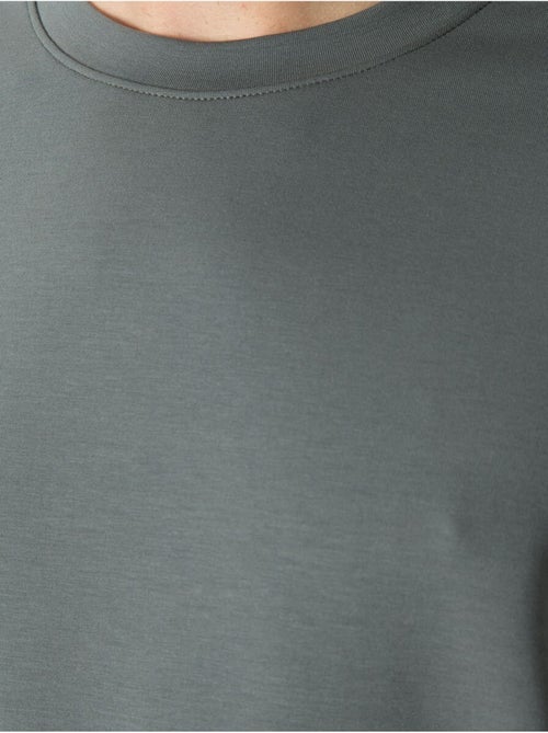 Sweatshirt homme uni à col rond tommy - Kiabi Sweatshirt homme uni à col rond tommy - Kiabi