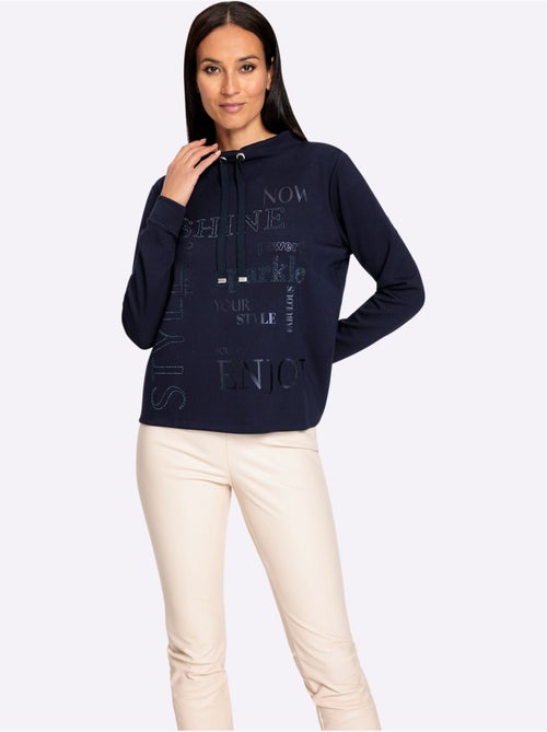 Sweatshirt Imprimé Avec Pierres Brillantes Fantaisie - Taille Standard - Helline - Kiabi Sweatshirt Imprimé Avec Pierres Brillantes Fantaisie - Taille Standard - Helline - Kiabi