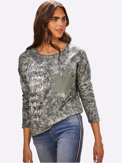 Sweatshirt Joli Aspect Batik - Taille Standard - Helline - Kiabi Sweatshirt Joli Aspect Batik - Taille Standard - Helline - Kiabi
