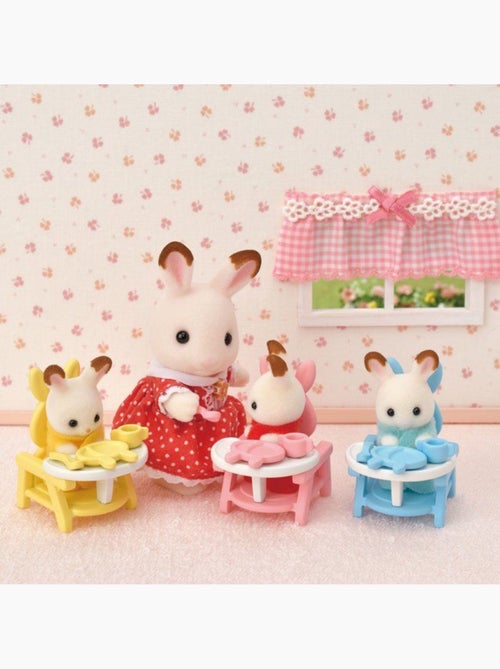 Sylvanian Families 5532 : Les triplés lapin chocolat et accessoires puériculture - Kiabi