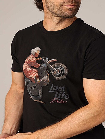 T-shirt 100% coton avec imprimé moto et message « Last Life Deluxe ». 'Deeluxe'
