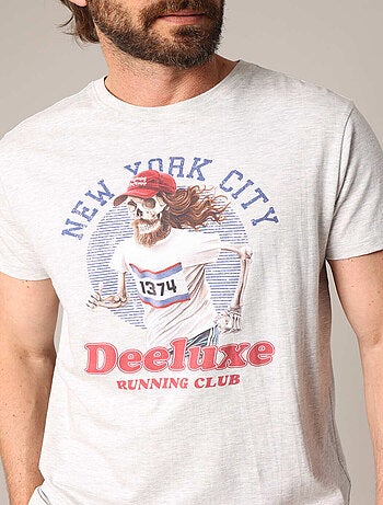 T-shirt 100% coton avec imprimé squelette coureur, col rond et coupe droite. 'deeluxe'