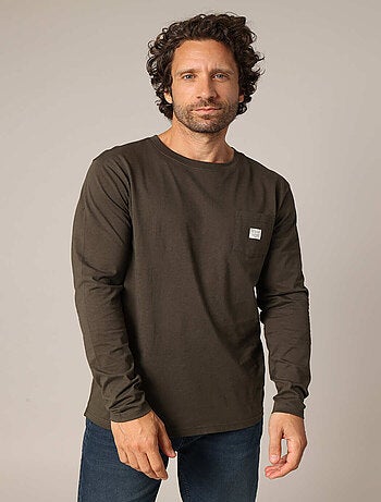 T-shirt 100% coton BCI avec poche plaquée sur la poitrine et étiquette brodée. 'Deeluxe'
