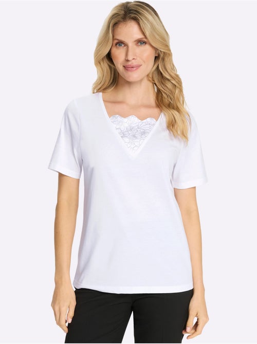 T-shirt 2 en 1 à col V avec empiècement floral et manches courtes - Taille standard - Moda Vilona - Kiabi T-shirt 2 en 1 à col V avec empiècement floral et manches courtes - Taille standard - Moda Vilona - Kiabi
