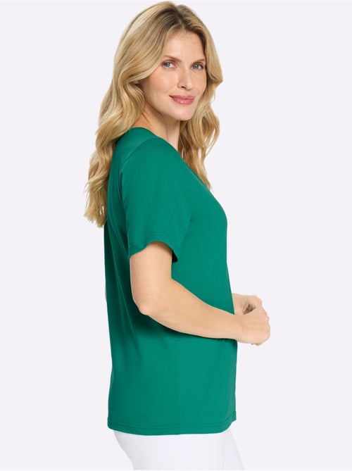 T-shirt 2 en 1 avec col V et empiècement floral - Taille standard - Moda Vilona - Kiabi T-shirt 2 en 1 avec col V et empiècement floral - Taille standard - Moda Vilona - Kiabi