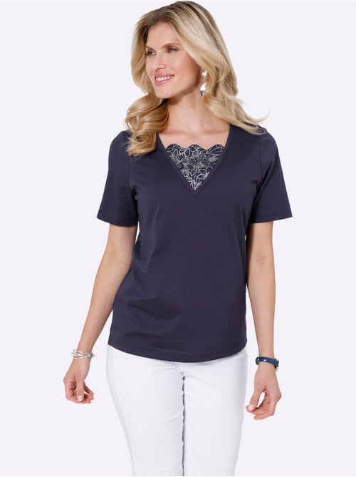 T-shirt 2 en 1 avec col V et imprimé floral brillant - Taille standard - Moda Vilona - Kiabi T-shirt 2 en 1 avec col V et imprimé floral brillant - Taille standard - Moda Vilona - Kiabi