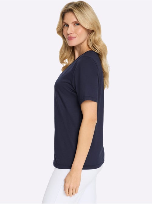 T-shirt 2 en 1 avec col V et imprimé floral brillant - Taille standard - Moda Vilona - Kiabi T-shirt 2 en 1 avec col V et imprimé floral brillant - Taille standard - Moda Vilona - Kiabi