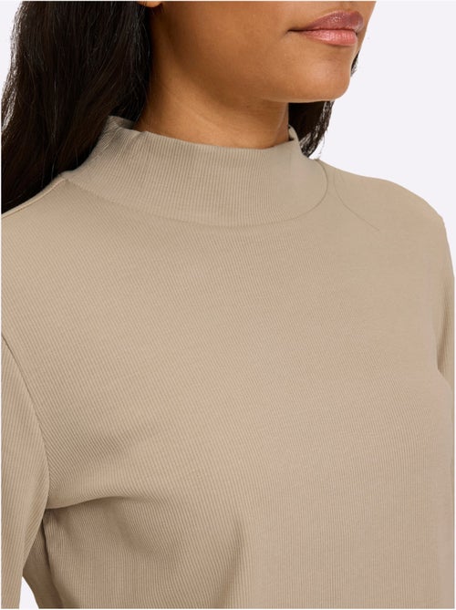 T-shirt à col montant col montant tendance - taille standard - helline - Kiabi T-shirt à col montant col montant tendance - taille standard - helline - Kiabi