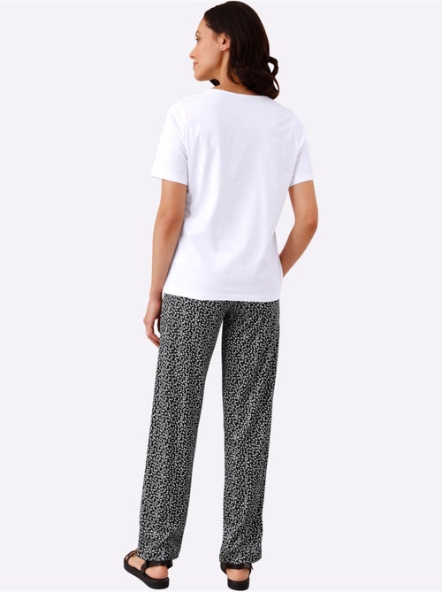 T-shirt à col rond avec motif floral et pierres brillantes - Taille standard - Moda Vilona - Kiabi T-shirt à col rond avec motif floral et pierres brillantes - Taille standard - Moda Vilona - Kiabi