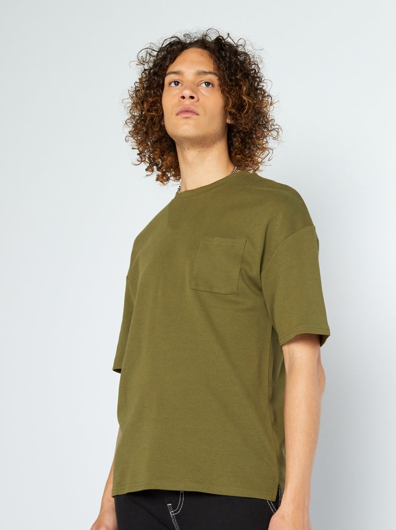 T-shirt à col rond avec poche poitrine Kaki - Kiabi