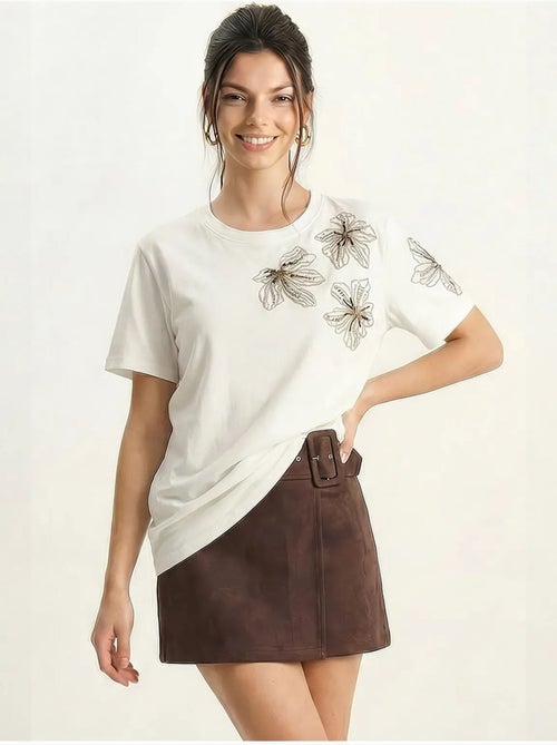 T-shirt à col rond brodé de fleurs lucci - Kiabi T-shirt à col rond brodé de fleurs lucci - Kiabi