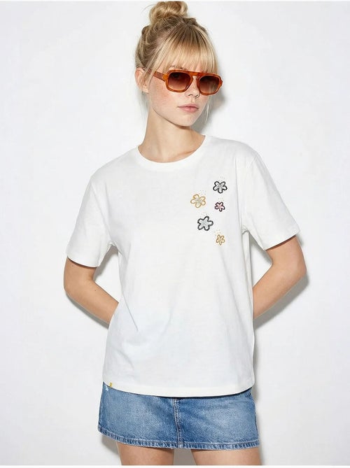 T-shirt à col rond brodé de fleurs lucci - Kiabi T-shirt à col rond brodé de fleurs lucci - Kiabi