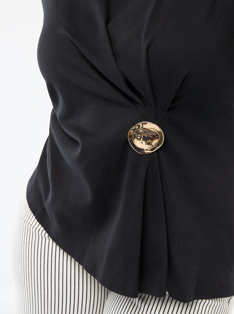 T-shirt à col rond drapé avec bijou fantaisie Noir - Kiabi