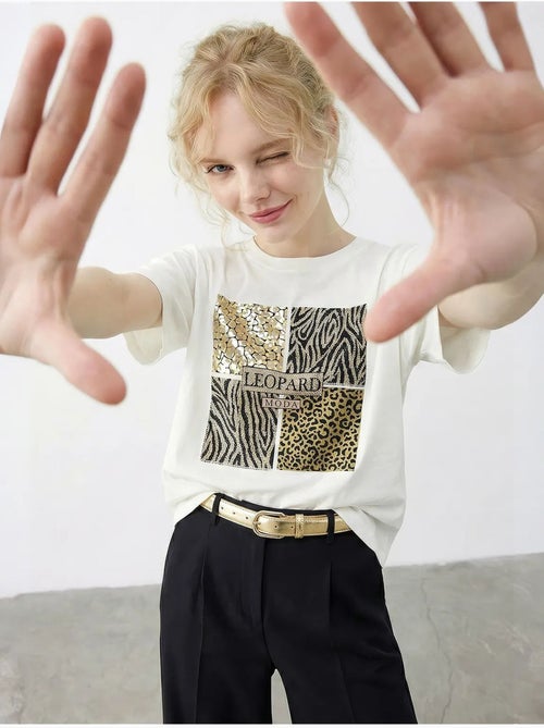 T-shirt à col rond et sequins imprimé léopard lucci - Kiabi T-shirt à col rond et sequins imprimé léopard lucci - Kiabi