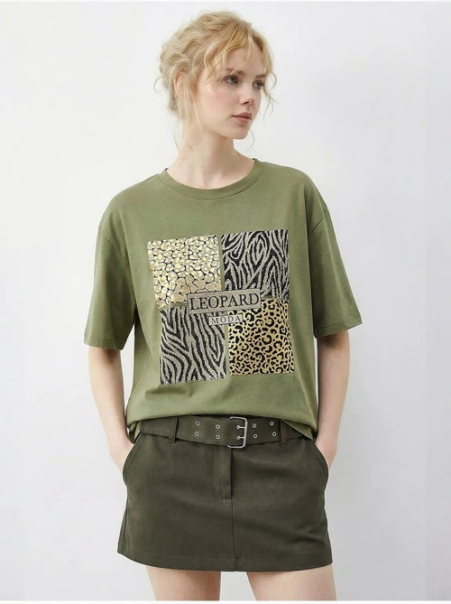 T-shirt à col rond et sequins imprimé léopard lucci - Kiabi T-shirt à col rond et sequins imprimé léopard lucci - Kiabi