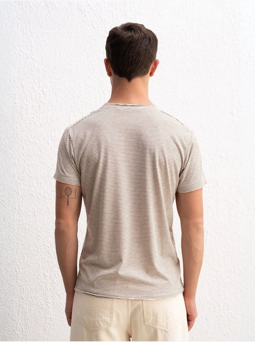 T-shirt à col rond rayé avec broderie giesto - Kiabi