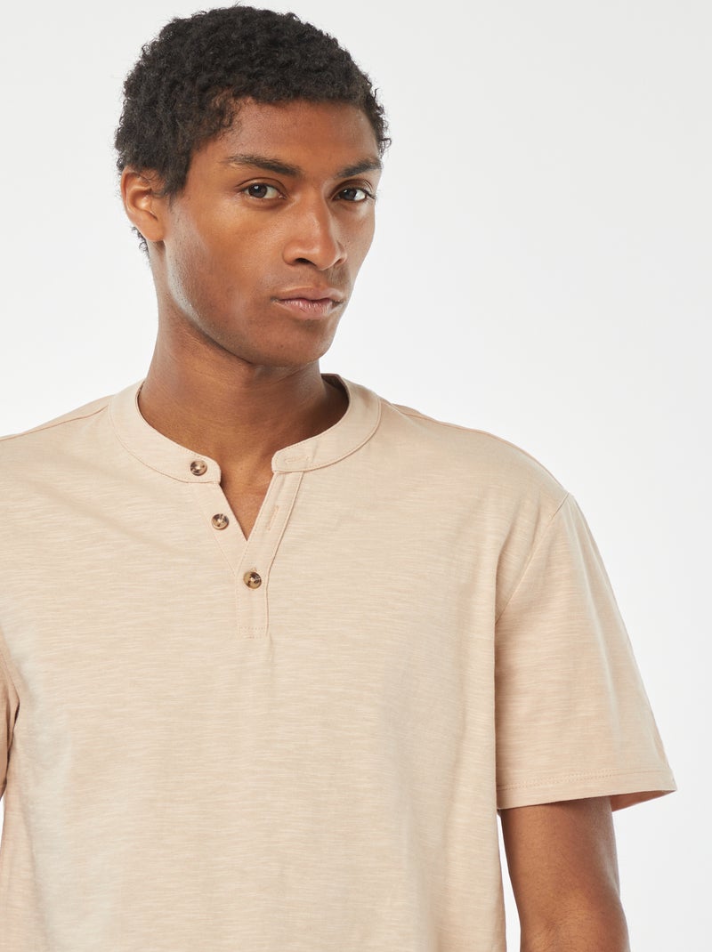 T-shirt à col tunisien manches courtes Beige - Kiabi