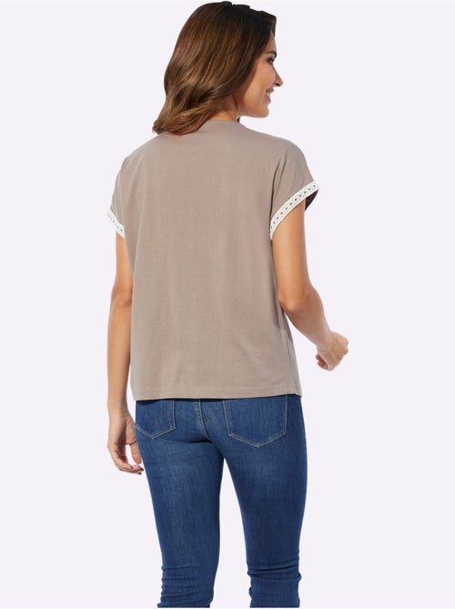 T-shirt à col V avec motif ethnique et finitions crochetées - Taille standard - Moda Vilona - Kiabi