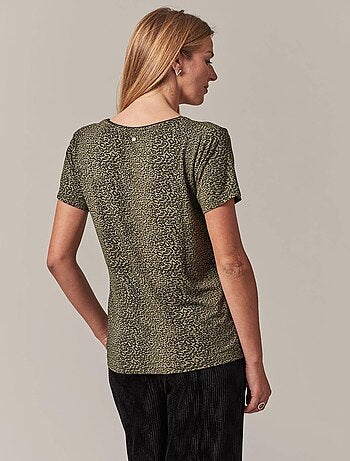 T-shirt à col V imprimé léopard 'Deeluxe'