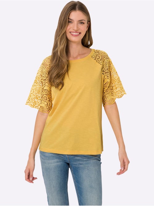 T-shirt à encolure ronde avec dentelle sur les manches - Taille standard - Helline - Kiabi T-shirt à encolure ronde avec dentelle sur les manches - Taille standard - Helline - Kiabi