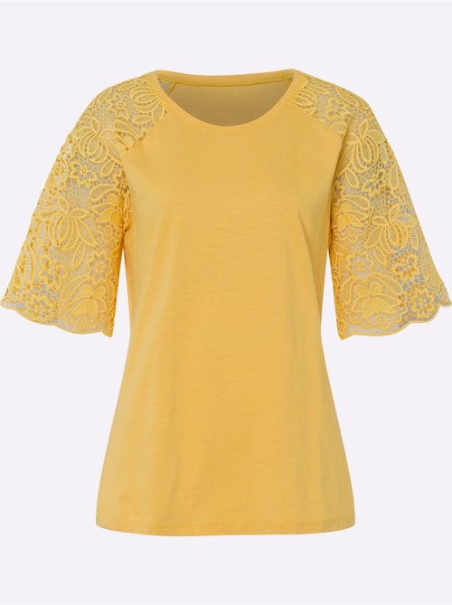 T-shirt à encolure ronde avec dentelle sur les manches - Taille standard - Helline - Kiabi T-shirt à encolure ronde avec dentelle sur les manches - Taille standard - Helline - Kiabi