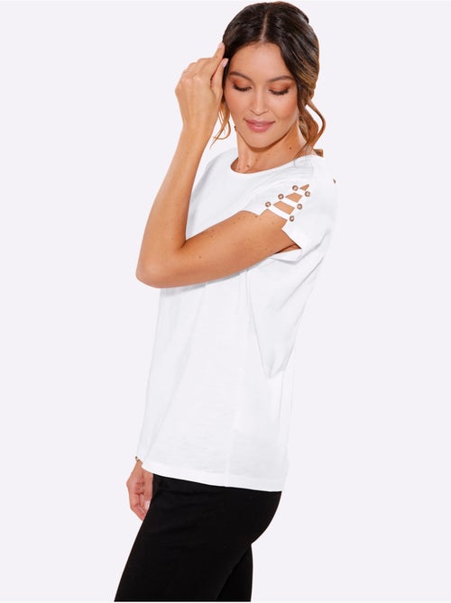 T-shirt à encolure ronde avec manches courtes et détails décoratifs - Taille standard - Moda Vilona - Kiabi T-shirt à encolure ronde avec manches courtes et détails décoratifs - Taille standard - Moda Vilona - Kiabi