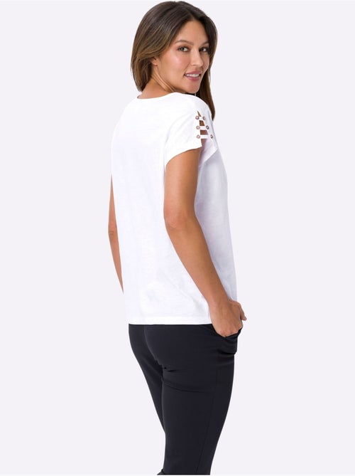 T-shirt à encolure ronde avec manches courtes et détails décoratifs - Taille standard - Moda Vilona - Kiabi T-shirt à encolure ronde avec manches courtes et détails décoratifs - Taille standard - Moda Vilona - Kiabi