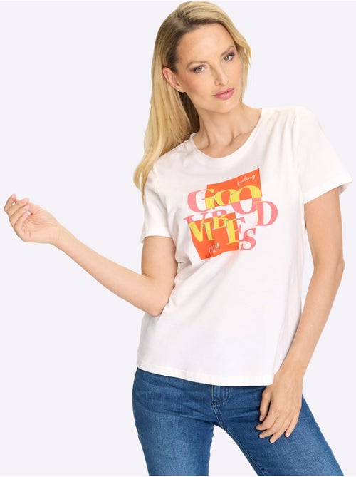 T-shirt à Encolure Ronde Motif Imprimé Devant - Taille Standard - Helline - Kiabi T-shirt à Encolure Ronde Motif Imprimé Devant - Taille Standard - Helline - Kiabi