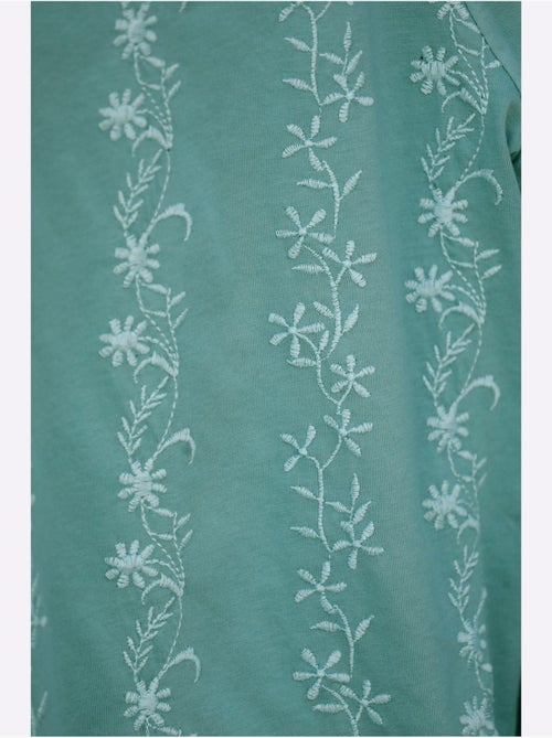 T-shirt à manches 3/4 avec broderie florale et col rond - Taille standard - Moda Vilona - Kiabi T-shirt à manches 3/4 avec broderie florale et col rond - Taille standard - Moda Vilona - Kiabi
