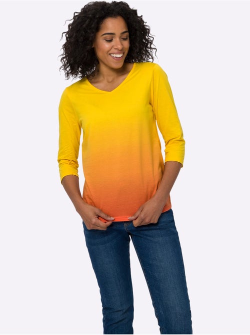 T-shirt à manches 3/4 avec dégradé de couleurs et col V - Taille standard - Moda Vilona - Kiabi T-shirt à manches 3/4 avec dégradé de couleurs et col V - Taille standard - Moda Vilona - Kiabi