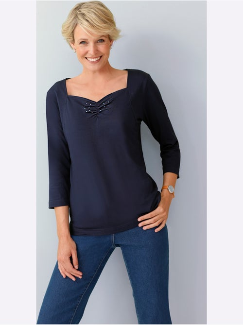T-shirt à manches 3/4 petites pierres fantaisie à l'encolure - taille standard - moda vilona - Kiabi T-shirt à manches 3/4 petites pierres fantaisie à l'encolure - taille standard - moda vilona - Kiabi